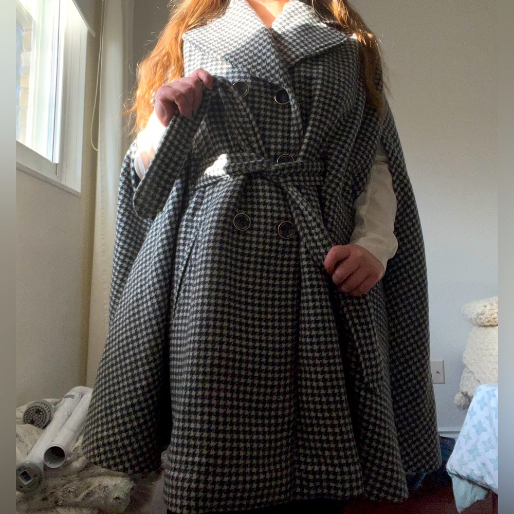 IVANKA TRUMP HOUNDSTOOTH CAPE COAT - NEVER WORN